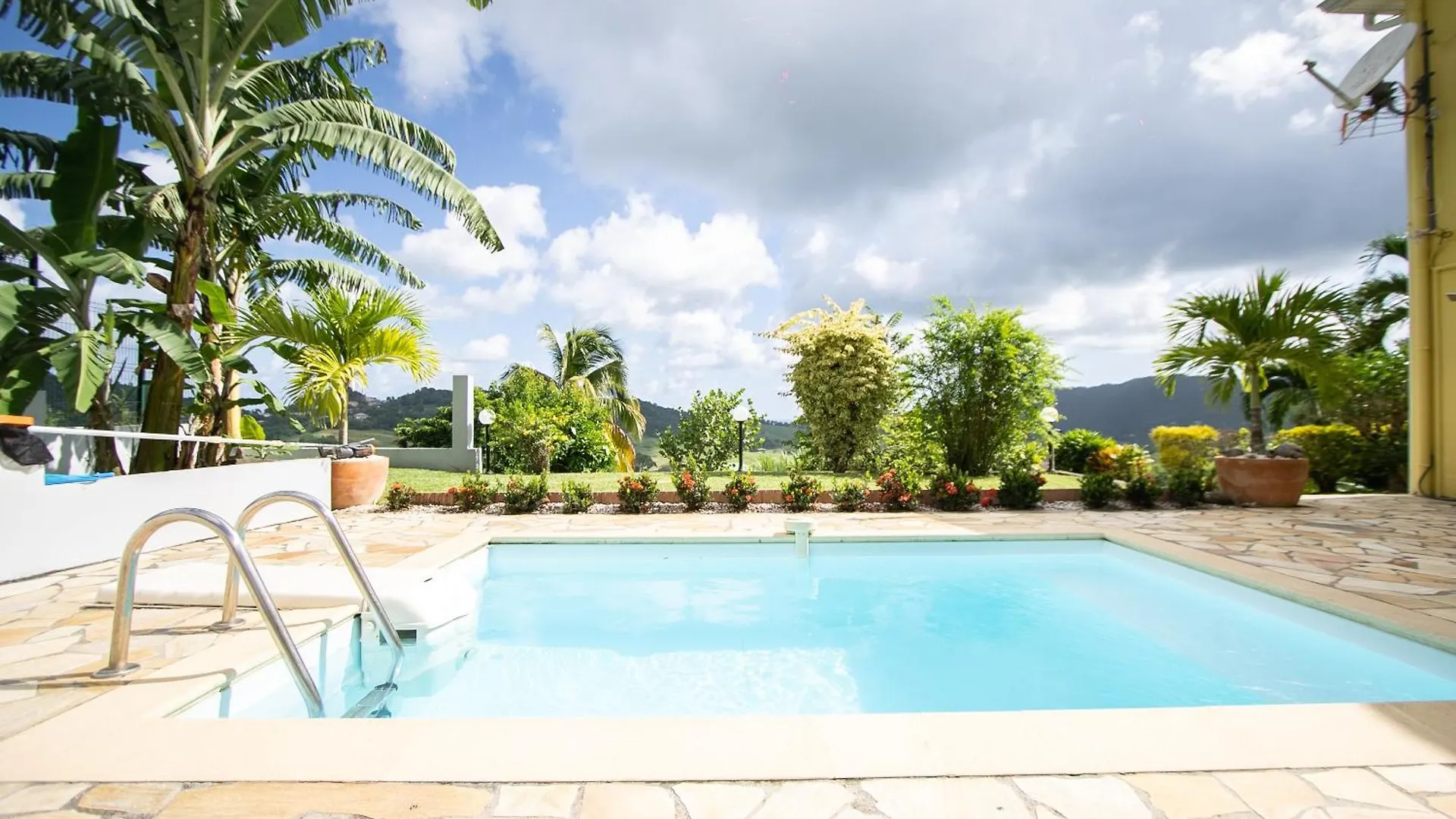 Holiday home Confortable T3 En Rdj Avec Sa Piscine Privee Le Marin